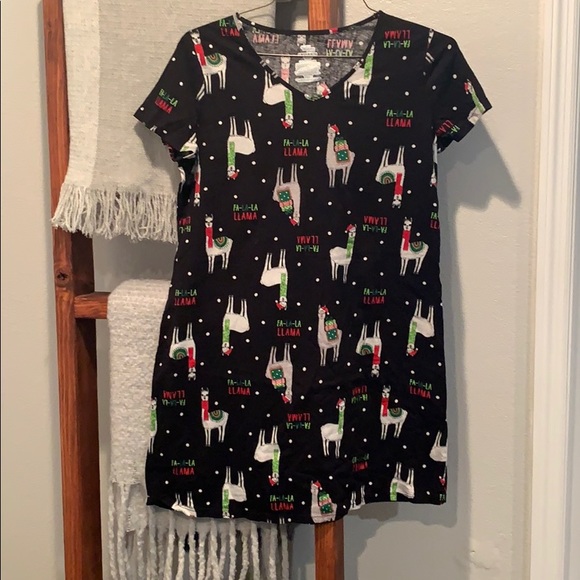 🌵3/$15 🌵 Christmas sleep shirt - Picture 1 of 2